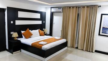 3 habitaciones, tabla de planchar con plancha, wifi y ropa de cama