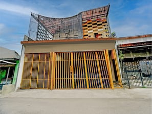 House | Exterior - Cozy Double Escape W/ Free Wifi and Parking (Surabaya)