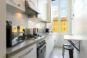 Fridge, microwave, oven, dishwasher - CO99 - Large One Bedroom Gallarati Scotti (Milano)