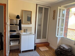 Interior - Vrbo Property (Marsac)