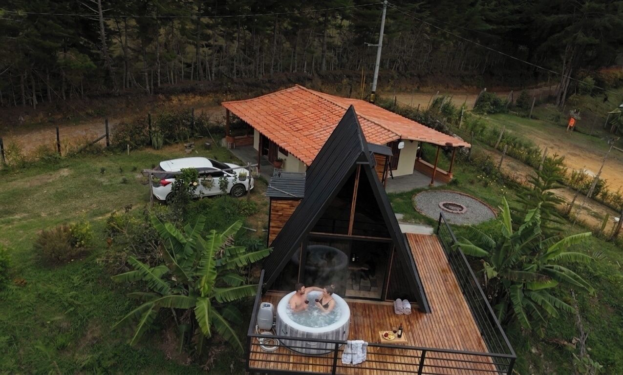 Bañera de hidromasaje al aire libre