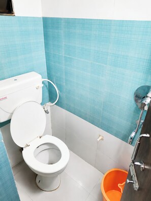 Shower, rainfall showerhead, slippers, towels - Hotel The Venture In  (Bhubaneshwar)