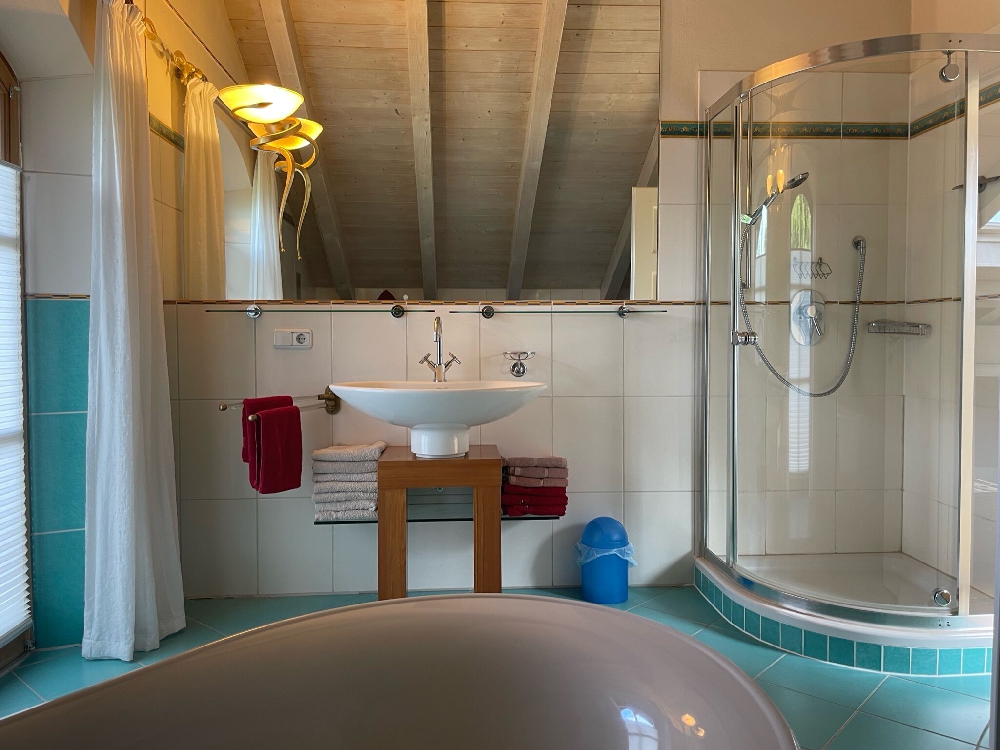 Dusche, Haartrockner, Handtücher