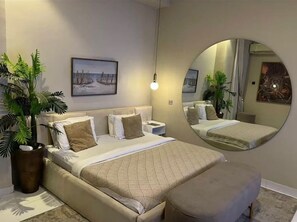Iron/ironing board, WiFi - Cozy 3 Bedroom Apartmen -Swimming Pool & Gym QQ (Lagos)