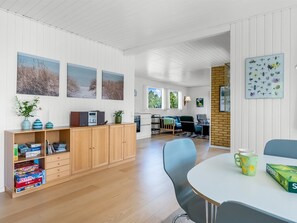 Dining - "Tabetha" - 800m from the sea by Interhome (Knebel)
