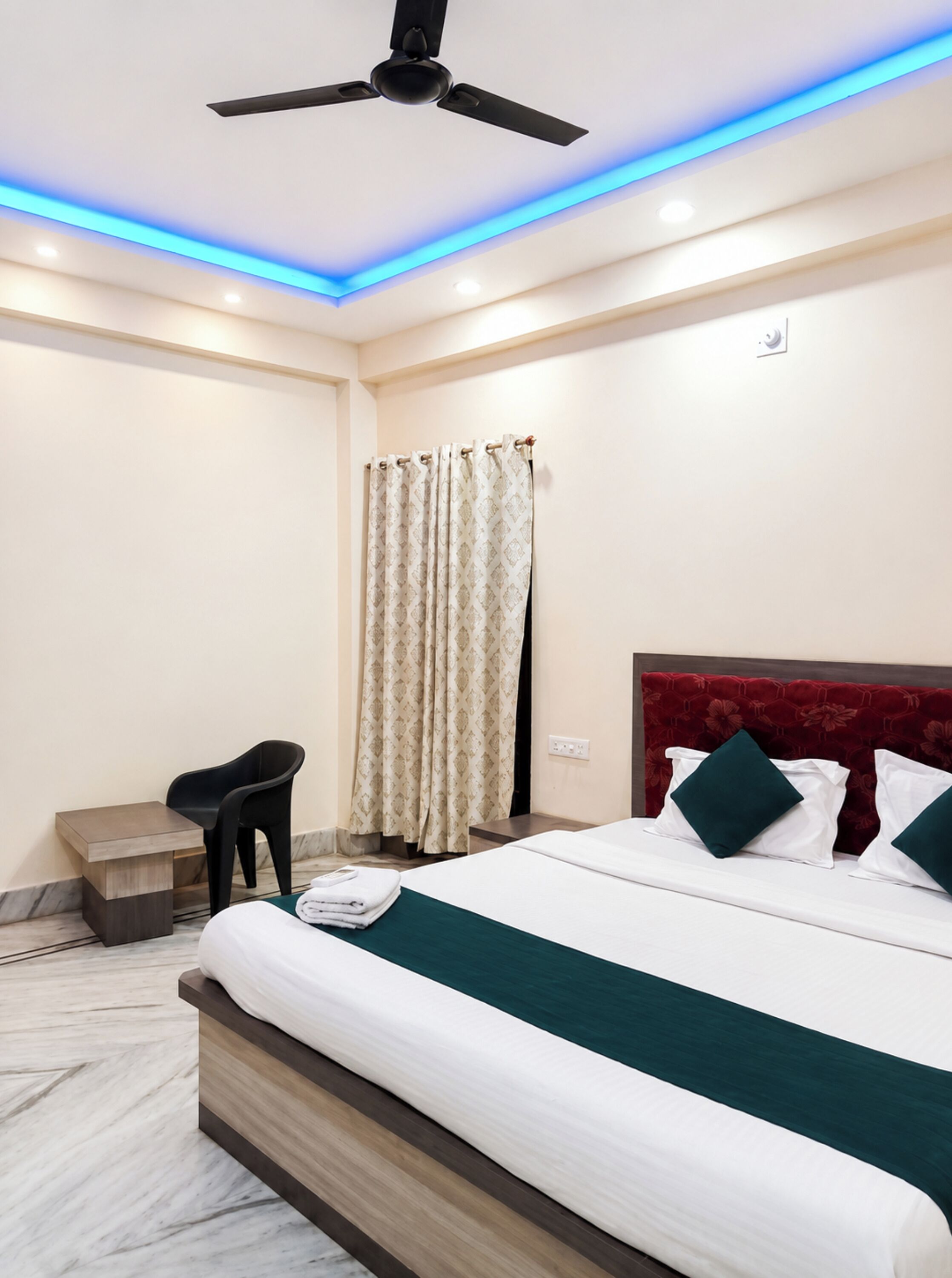 Bộ đồ giường kháng dị ứng, bàn, phòng cách âm 