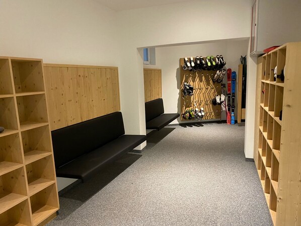Interior - Appartement/Fewo, Dusche, WC, 3-Bettwohnung by Interhome (Arosa)