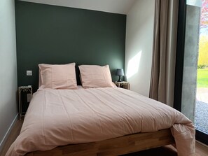 Iron/ironing board, WiFi, bed sheets - Vrbo Property (Lecelles)