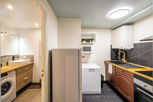 Warm Apartment a/c 2br/6p - Nice