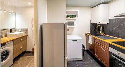 Warm Apartment a/c 2br/6p - Nice