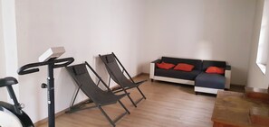 Interior - Spacious Provençal house in the heart of a beautiful village; pets allowed (La Garde-Freinet)