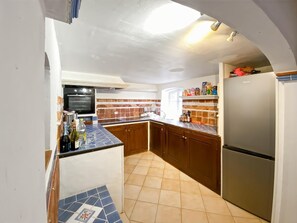 Private kitchen - Spacious Provençal house in the heart of a beautiful village; pets allowed (La Garde-Freinet)