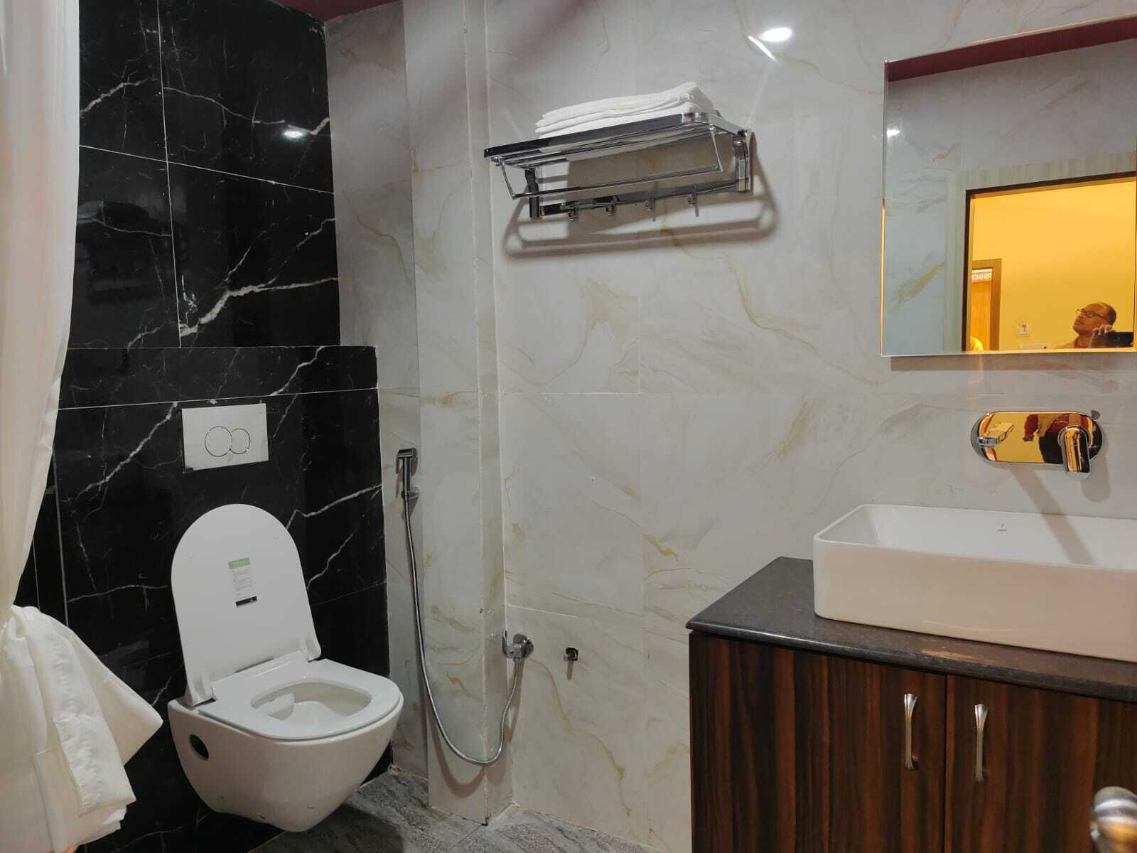Deluxe Room | Bathroom