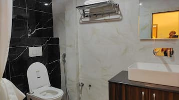 Deluxe Room | Bathroom