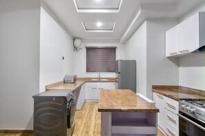 Private kitchen - Spacious 2 Bedroom Apartment with Top Notch Amenities. QQ
With PS5 on Request (Ikate)