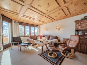 Living area - Chalet Marmotta 2 by Arosa Vacations Ferienhaus, Dusche und Bad, WC, 3 Schlafräu by Interhome (Arosa)