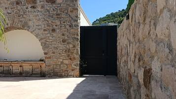 Superior Double or Twin Room, Courtyard View | Property grounds