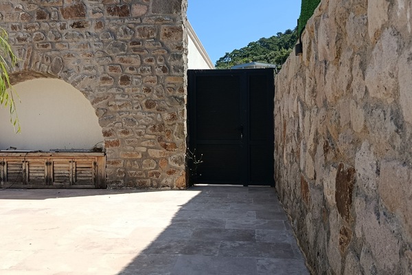 Superior Double or Twin Room, Courtyard View | Property grounds