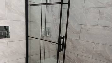 Superior Double or Twin Room, Courtyard View | Bathroom | Shower, towels, soap, shampoo