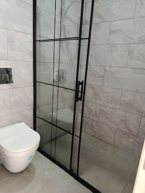 Superior Double or Twin Room, Courtyard View | Bathroom