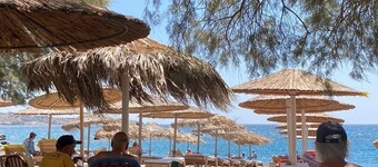 Villa "Tην αιώνια φωτιά" with a private pool and hot tub near the sea
