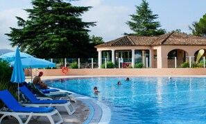 Outdoor pool - Residence Les Parcs de Grimaud (Grimaud)