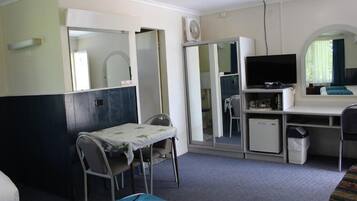 5 chambres, fer et planche à repasser, Wi-Fi, draps fournis