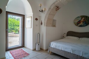 Habitación doble Deluxe, patio | Cortinas blackout, insonorización y wifi gratis 
