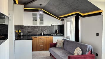 Classic-lejlighed - balkon - udsigt til have | Opholdsområde | 80-centimeters LED-tv med satellitkanaler
