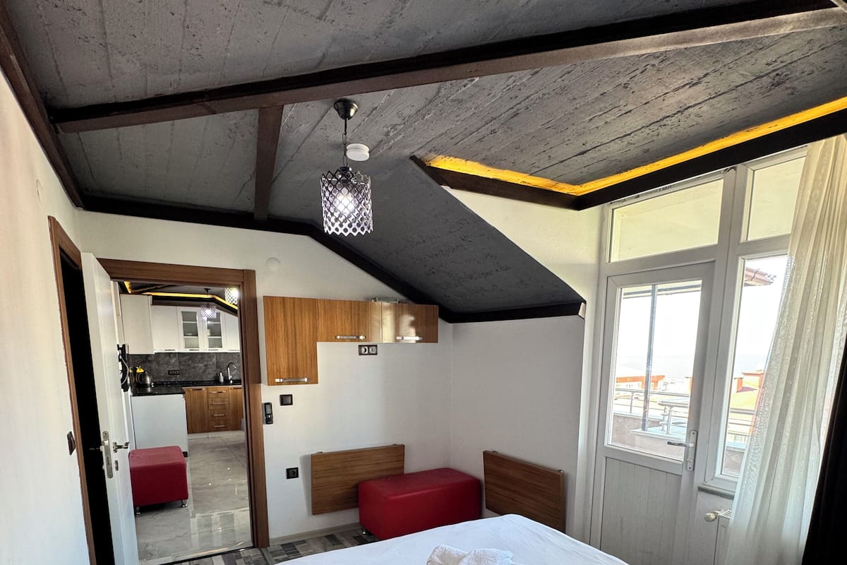 Cortinas blackout, tabla de planchar con plancha y wifi gratis
