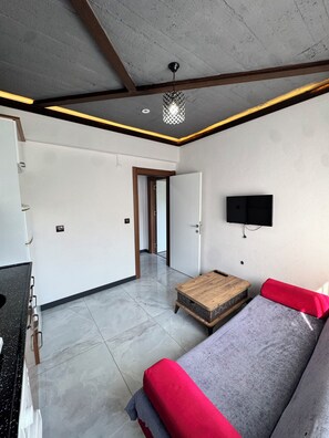Bloc d'apartaments clàssic, balcó, vistes al jardí | Sala d'estar