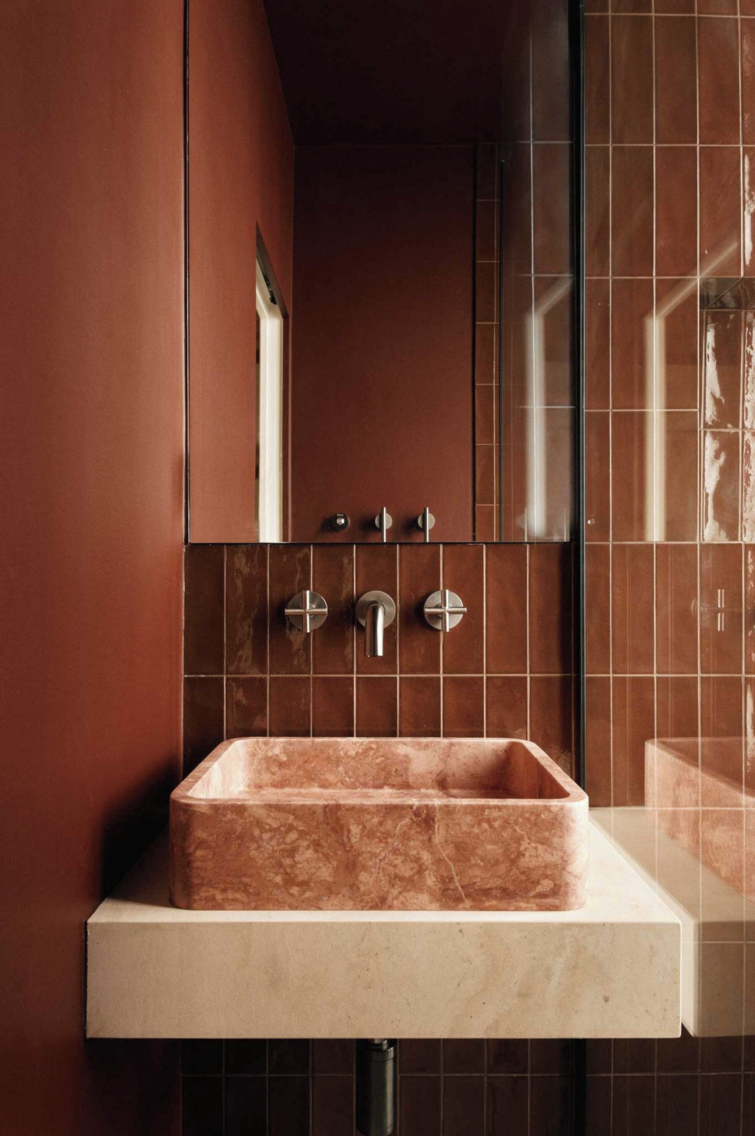Apartment | Bathroom | Hair dryer, towels, shampoo