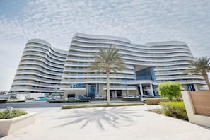 Exterior - Bloomfields 2BR in Ajwan Tower  (Abu Dhabi)