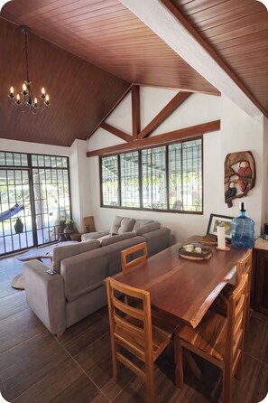 Interior - Cabin with a private pool, horses, nature, and complete tranquility (Penonomé)