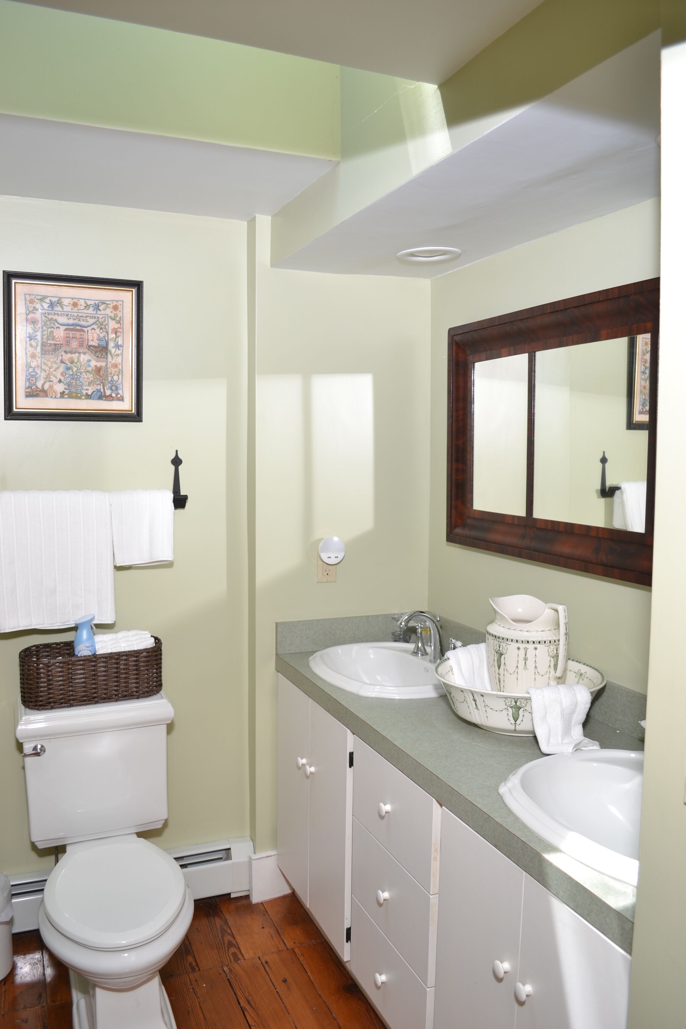 Classic Single Room | Bathroom | Combined shower/tub, hair dryer, towels, soap