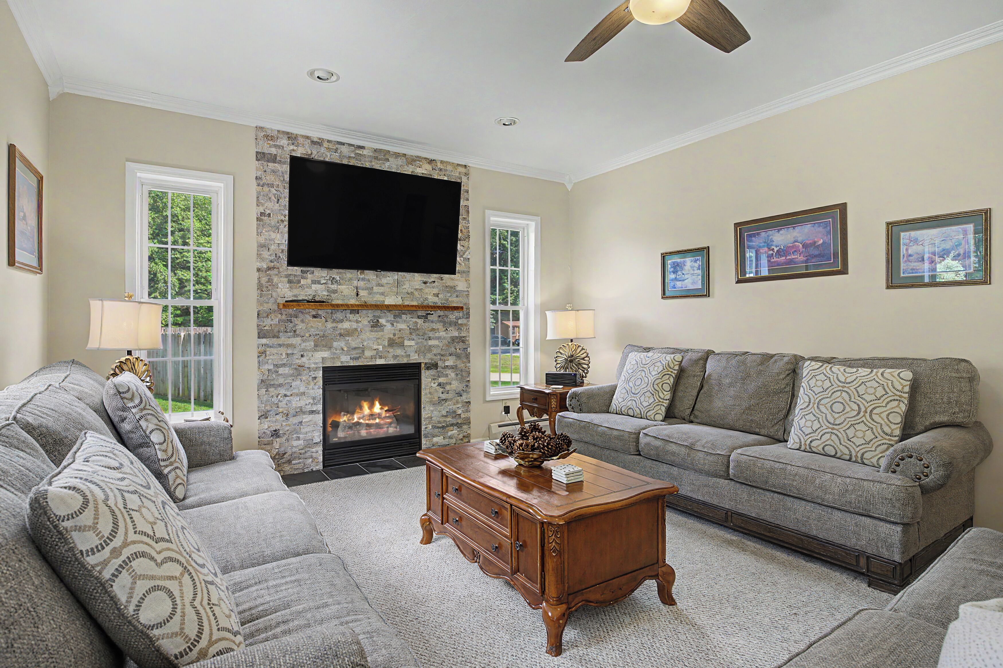 Ultimate Family Resort: Pool, Hot Tub, Mini Golf & Game Room Mins To Lake George - Lake George, NY