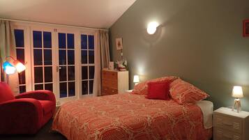 3 bedrooms, iron/ironing board, travel cot, free WiFi