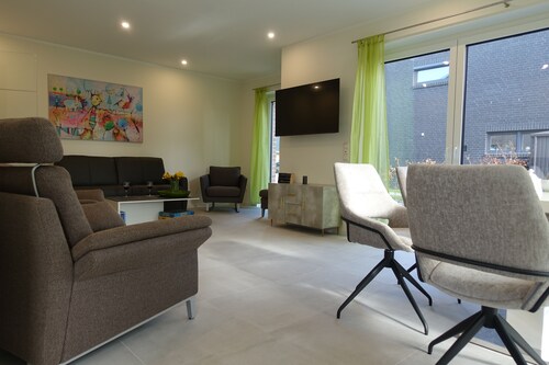 "Ankerplatz Wangermeer" — Near the North Sea: 2 exclusive vacation homes for up to 12 people.