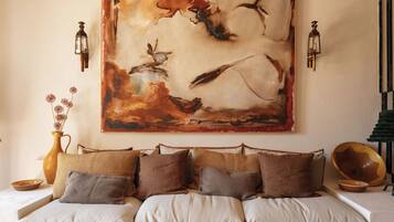 Deluxe Double Room, Hill View | Interior