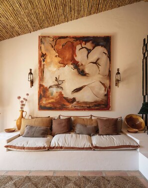 Deluxe Double Room, Hill View | Interior