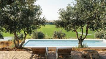 10 outdoor pools