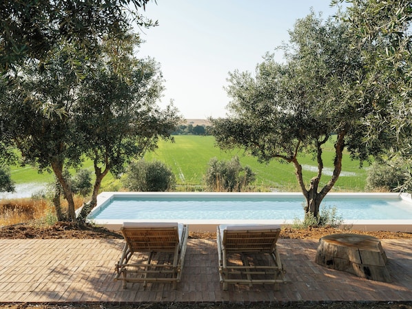 10 outdoor pools