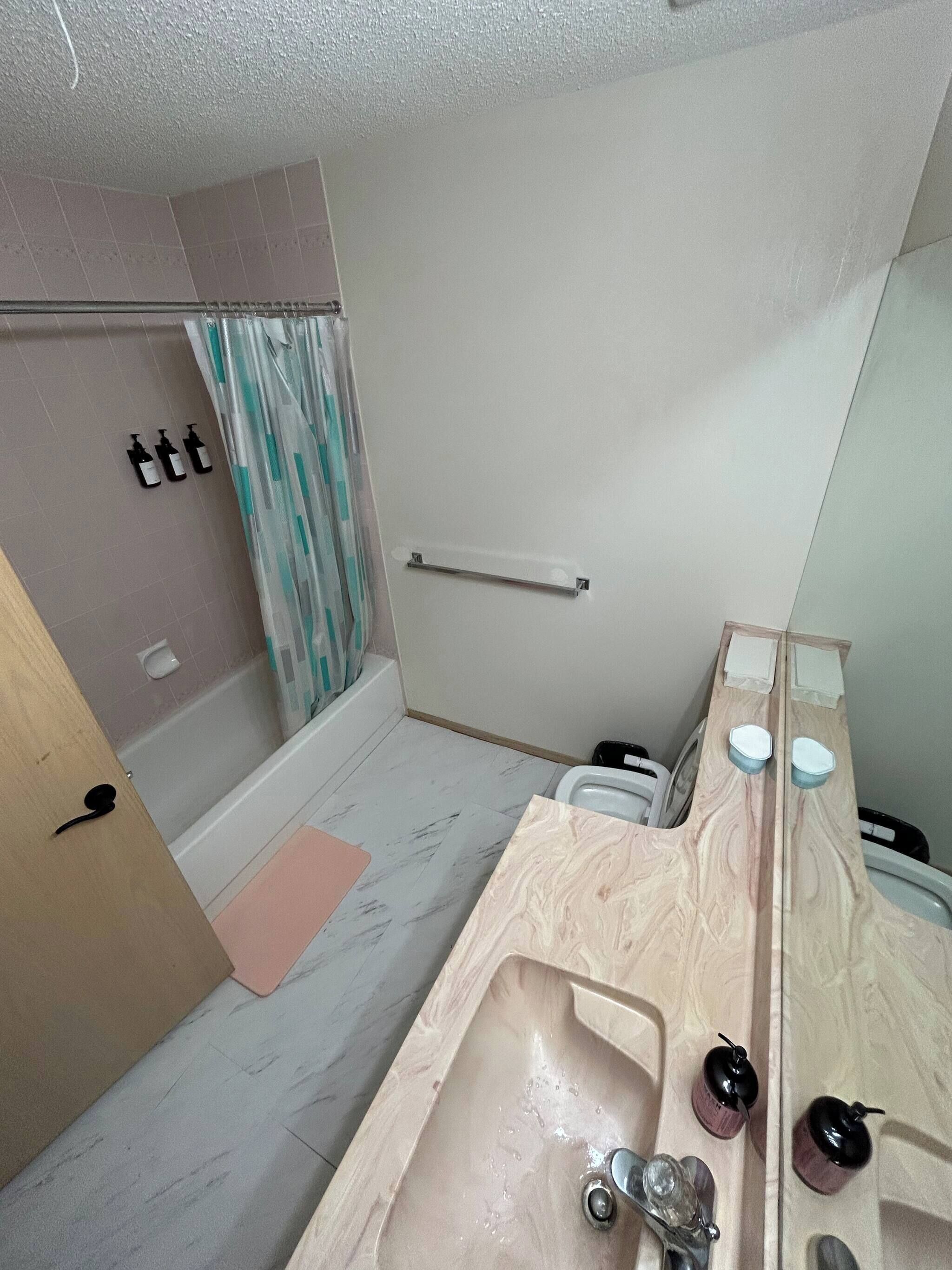 Room, 3 Bedrooms | Bathroom