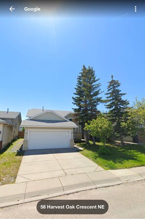 Room, 3 Bedrooms | Exterior - Room-charming 3-bedroom Retreat in Prime (Calgary)