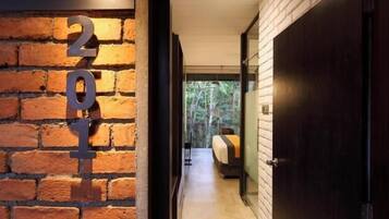 Chambre Double Deluxe, balcon, vue cour intérieure | Intérieur