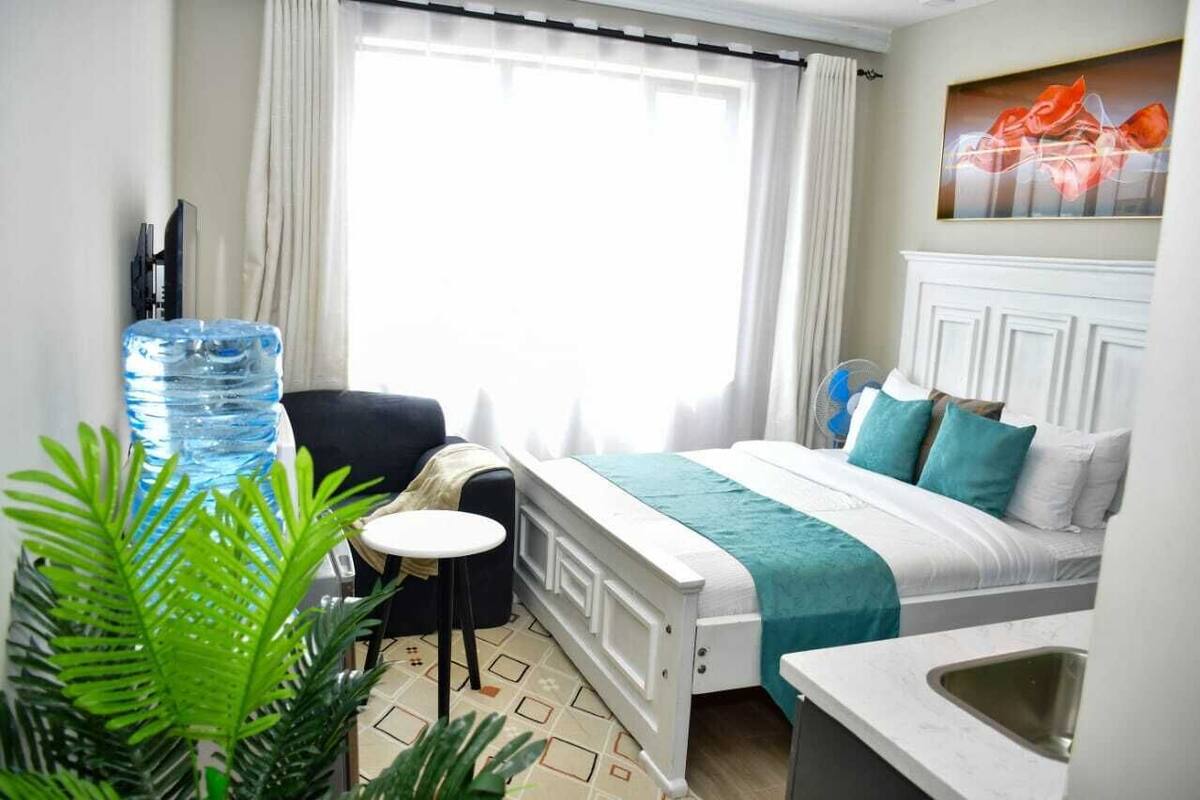 Family Double Room, Balcony, City View | Iron/ironing board, WiFi (free), bed sheets