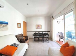 Apartamento, 3 habitaciones, fumadores, balcón | Sala de estar