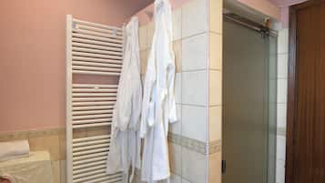 Doccia, asciugacapelli, bidet, asciugamani