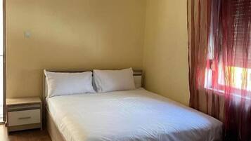 6 bedrooms, iron/ironing board, free WiFi, bed sheets