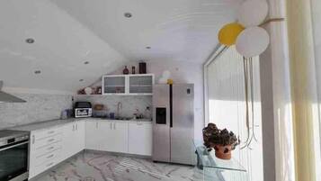Fridge, microwave, oven, dishwasher